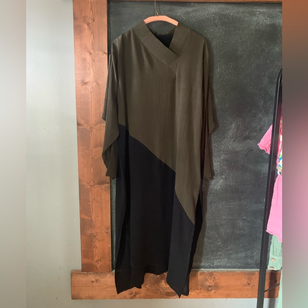 Kiss of the Wolf Silk Crinkled Colorblocked Dress size XS